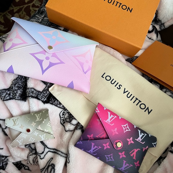 New Louis Vuitton Kirigami Small Pouch - Picture 5 of 7